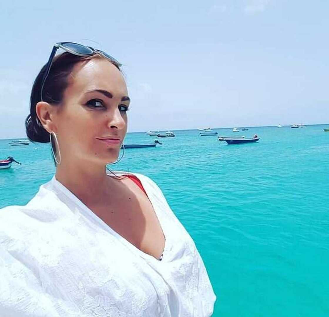 Alexandra Blanc Taille